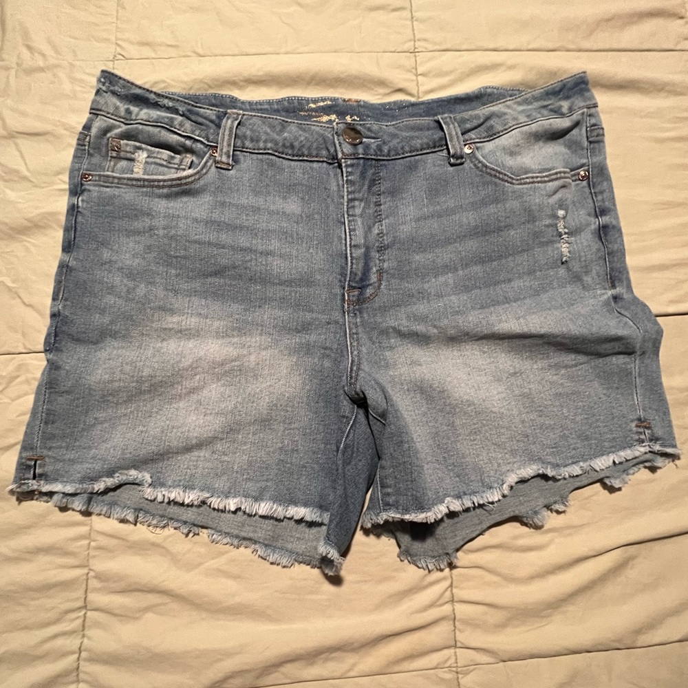 Women’s SEVEN7 Jean shorts size 16 with 5 inch inseam